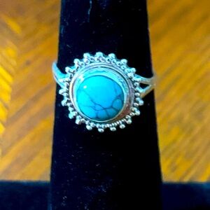 Elegant Sterling Silver Ring with Turquoise